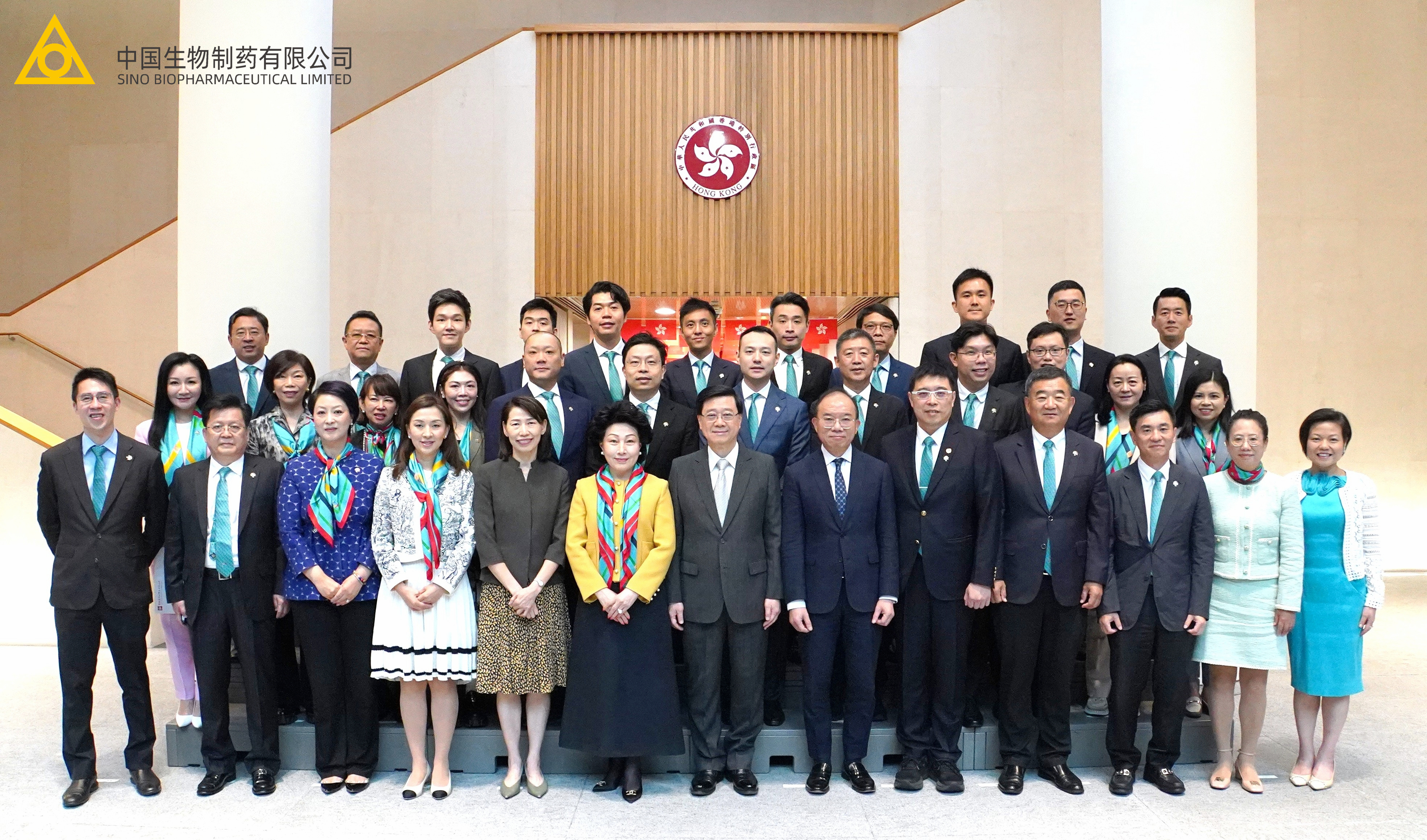 Ms. Cheng Cheung Ling, President of the Hong Kong China Friendship Association and President of CP Pharmaceutical Group, attended the Policy Address Consultation Session at the Hong Kong SAR Government headquarters and submitted a proposal. Mr. Eric Tse, Chief Executive Officer of Sino Biopharm, participated in the consultation session.